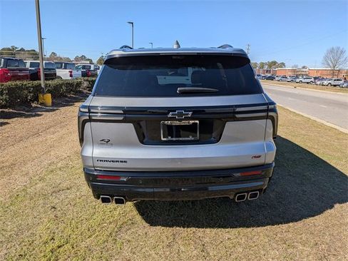 Used 2024 Chevrolet Traverse RS image 4