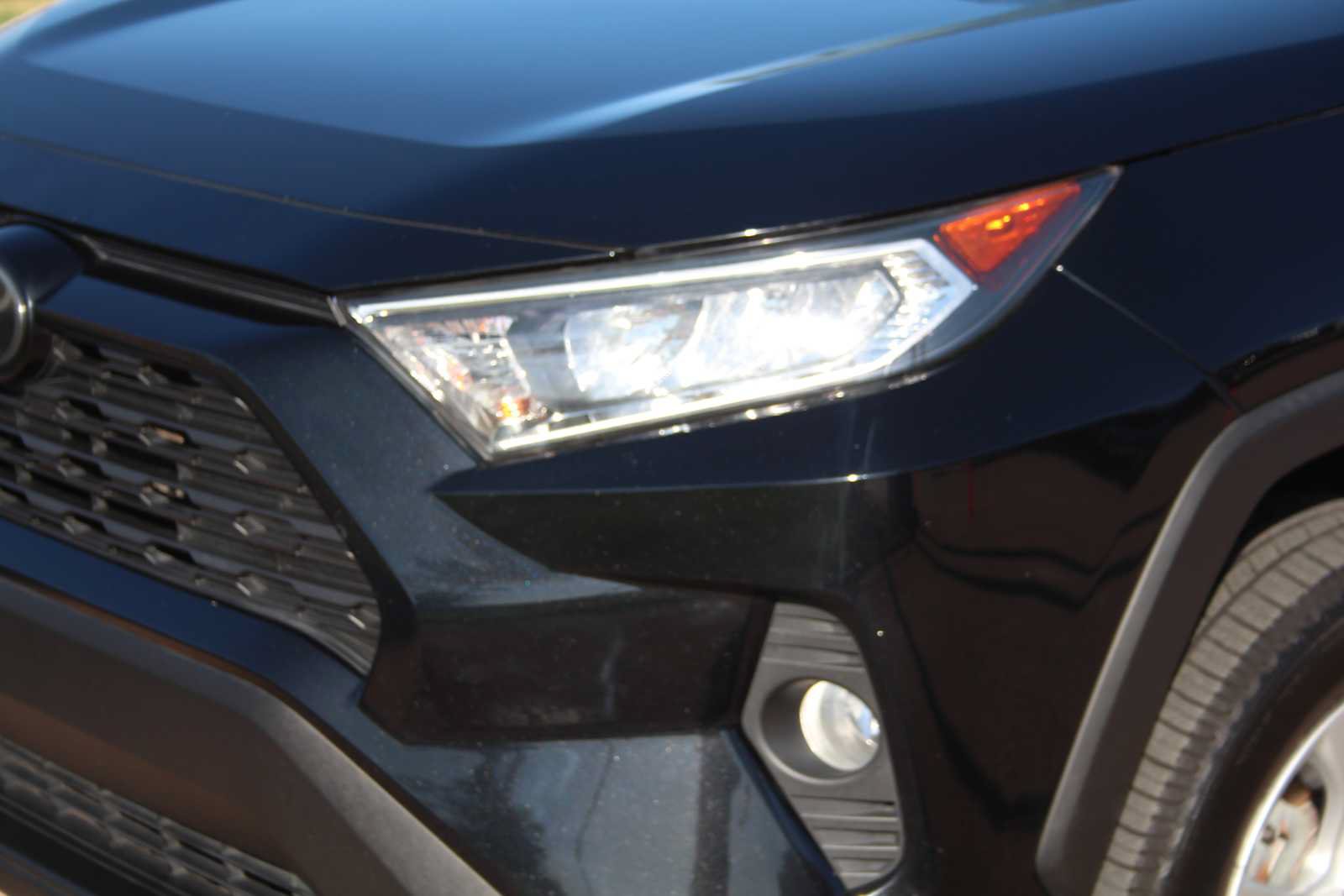 Used 2020 Toyota RAV4 XLE FWD image 6