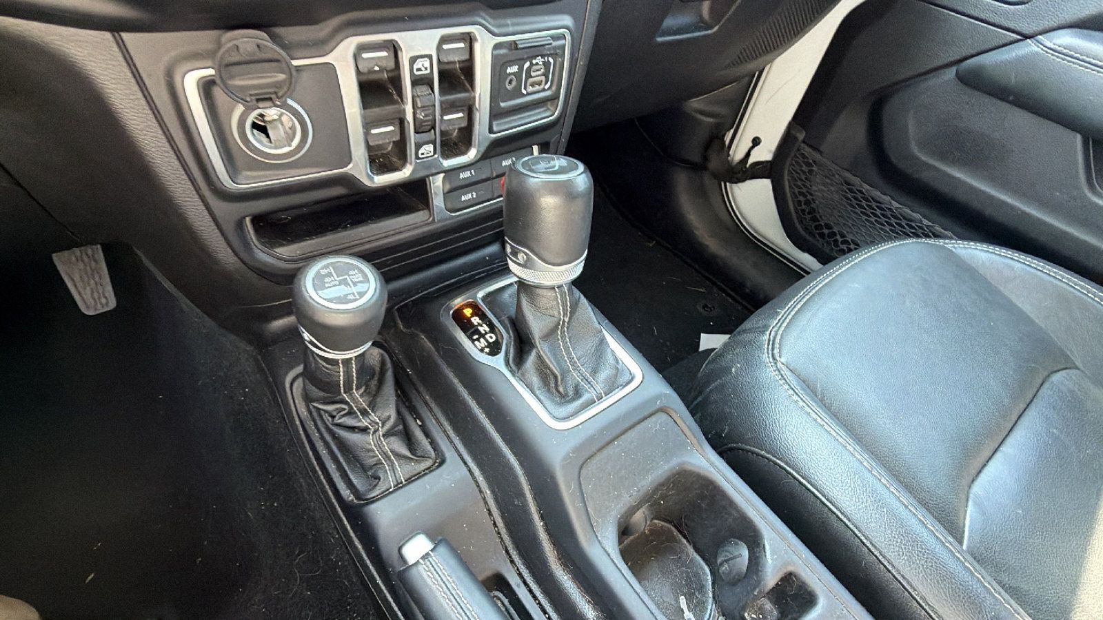 Used 2023 Jeep Wrangler Unlimited Sahara AWD/4WD image 30