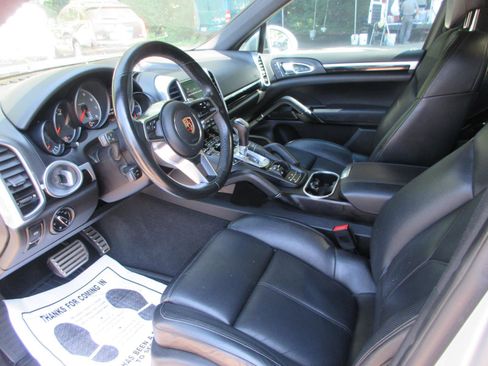 Used 2018 Porsche Cayenne S AWD/4WD image 12