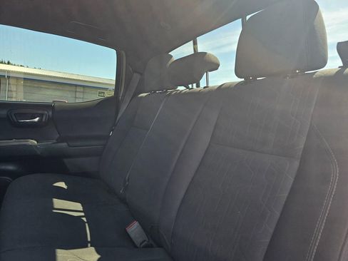 Used 2019 Toyota Tacoma TRD Off-Road AWD/4WD image 17