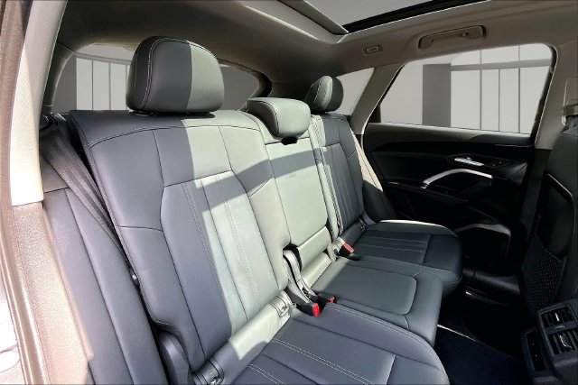 Used 2025 Audi Q5 Premium w/ Convenience Package AWD/4WD image 25