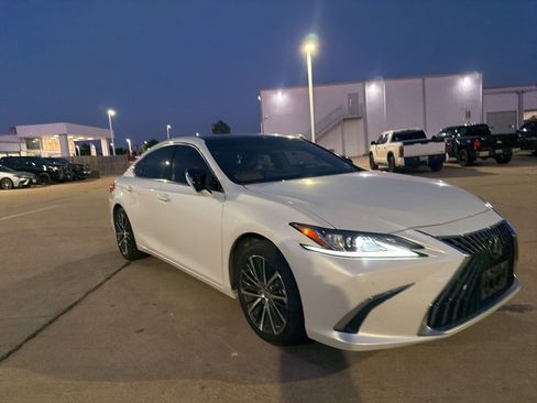 Used 2023 Lexus ES 350 w/ Premium Package FWD image 3