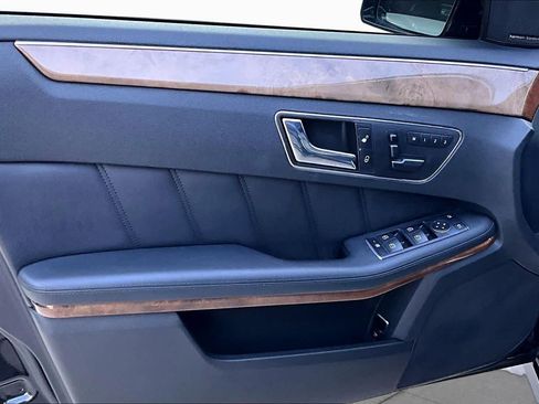 Used 2011 Mercedes-Benz E 350 4MATIC Sedan image 20