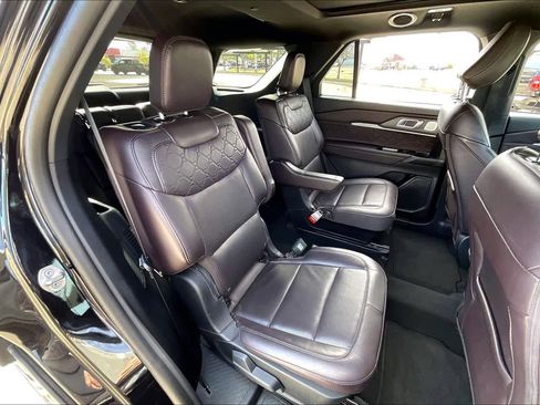 Used 2025 Ford Explorer Platinum w/ LUX Leather Package image 19