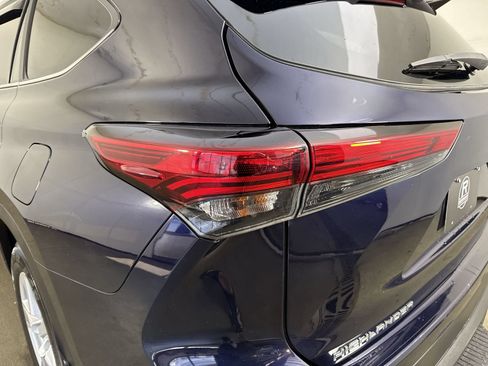 Used 2023 Toyota Highlander LE FWD image 31