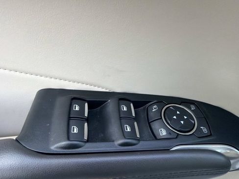 Used 2019 Lincoln MKC Select w/ Select Plus Package FWD image 9