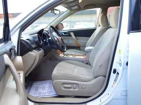 Used 2010 Toyota Highlander 4WD Hybrid w/ Extra Value Pkg 2 image 11