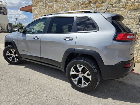 Used 2014 Jeep Cherokee Trailhawk w/ Technology Group AWD/4WD image 3