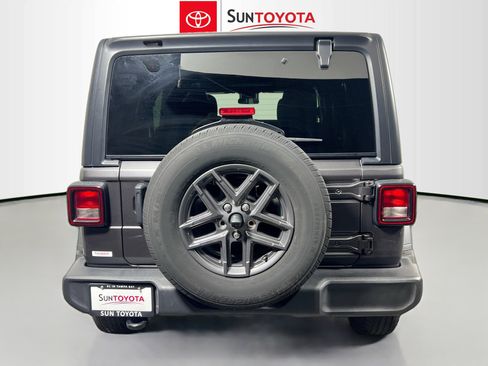 Used 2024 Jeep Wrangler Sport S image 5