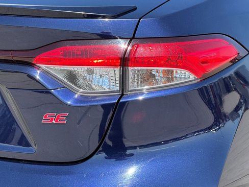 Used 2022 Toyota Corolla SE w/ SE Premium Package FWD image 11