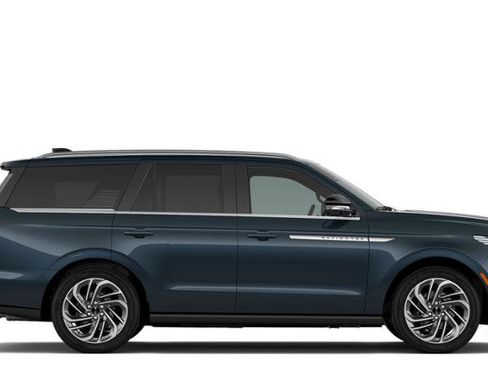 New 2026 Lincoln Navigator Reserve AWD/4WD image 5