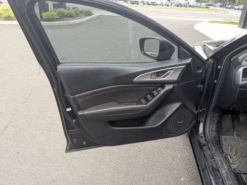 Used 2017 MAZDA MAZDA3 Touring w/ Popular Equipment Package FWD image 14