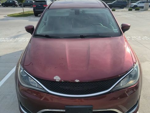 Used 2017 Chrysler Pacifica Touring Plus w/ Tire & Wheel Group FWD image 2