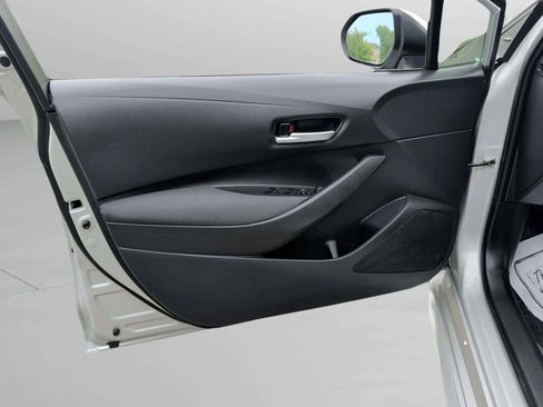 Used 2021 Toyota Corolla LE FWD image 29