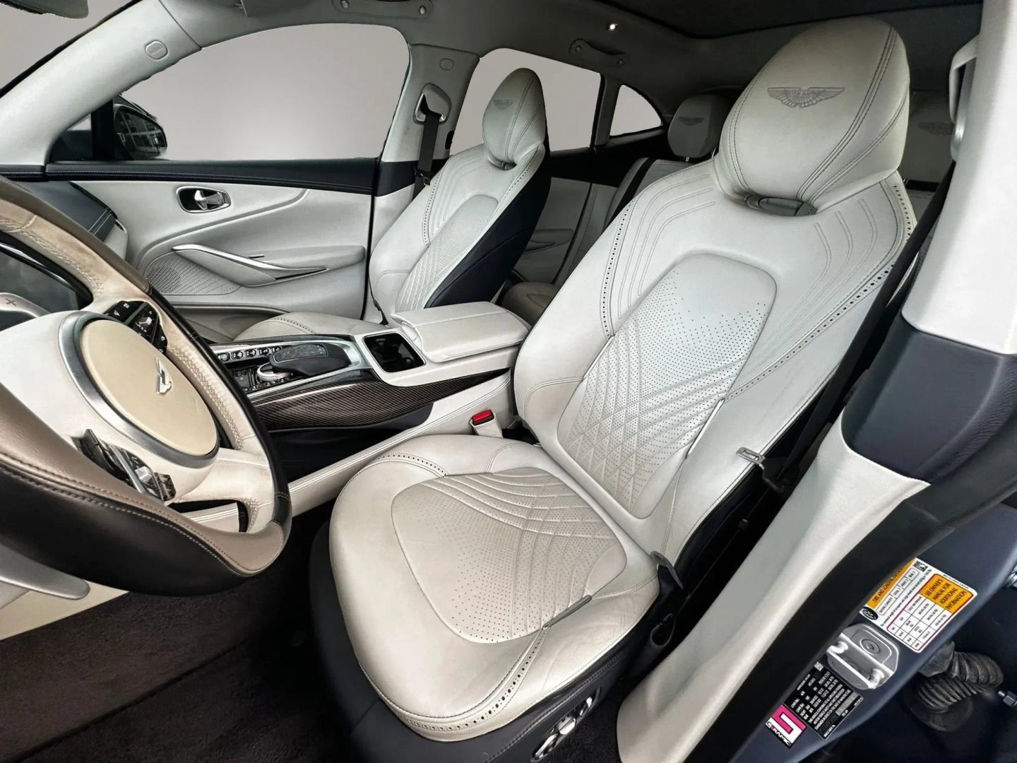 Used 2021 Aston Martin DBX AWD/4WD image 11
