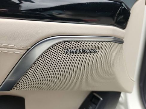 Used 2017 Mercedes-Benz SL 550 image 24
