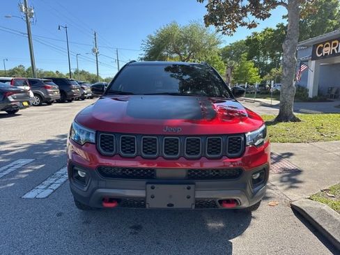 Used 2025 Jeep Compass Trailhawk AWD/4WD image 3
