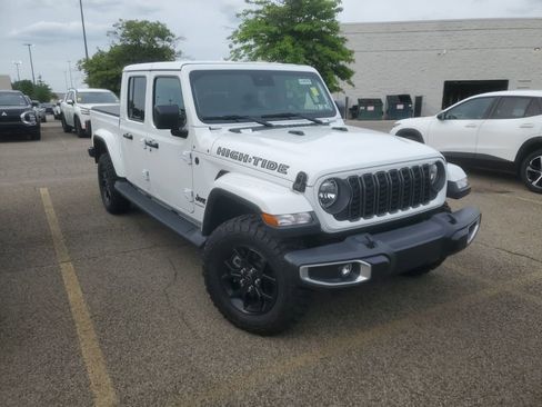 Used 2025 Jeep Gladiator Sport AWD/4WD image 1