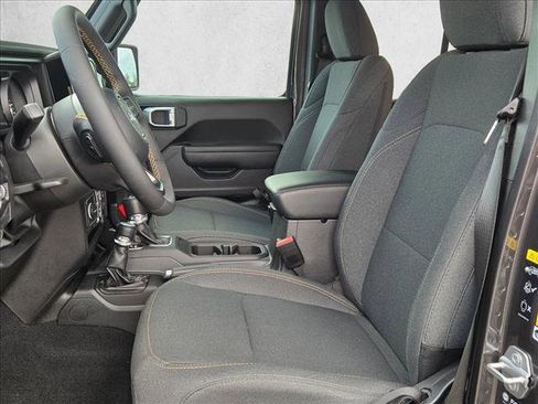 Used 2024 Jeep Gladiator Sport image 16