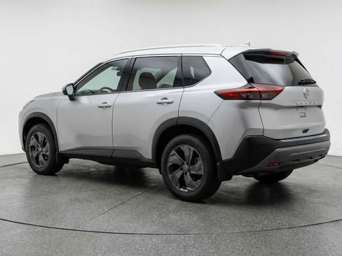 Used 2025 Nissan Rogue SV image 6