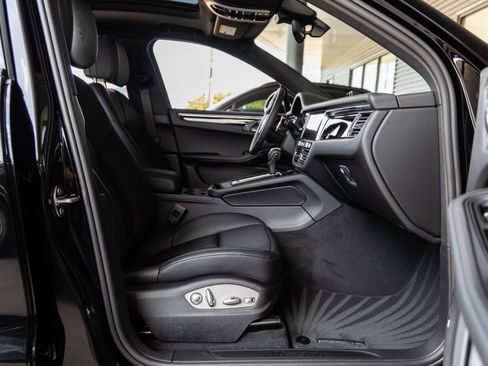 Certified 2026 Porsche Macan AWD/4WD image 42