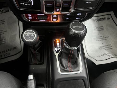 Used 2023 Jeep Wrangler Unlimited Rubicon w/ Dual Top Group image 10