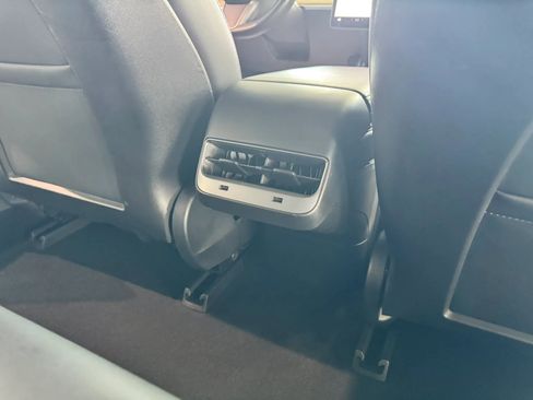 Used 2018 Tesla Model 3 Long Range RWD image 17