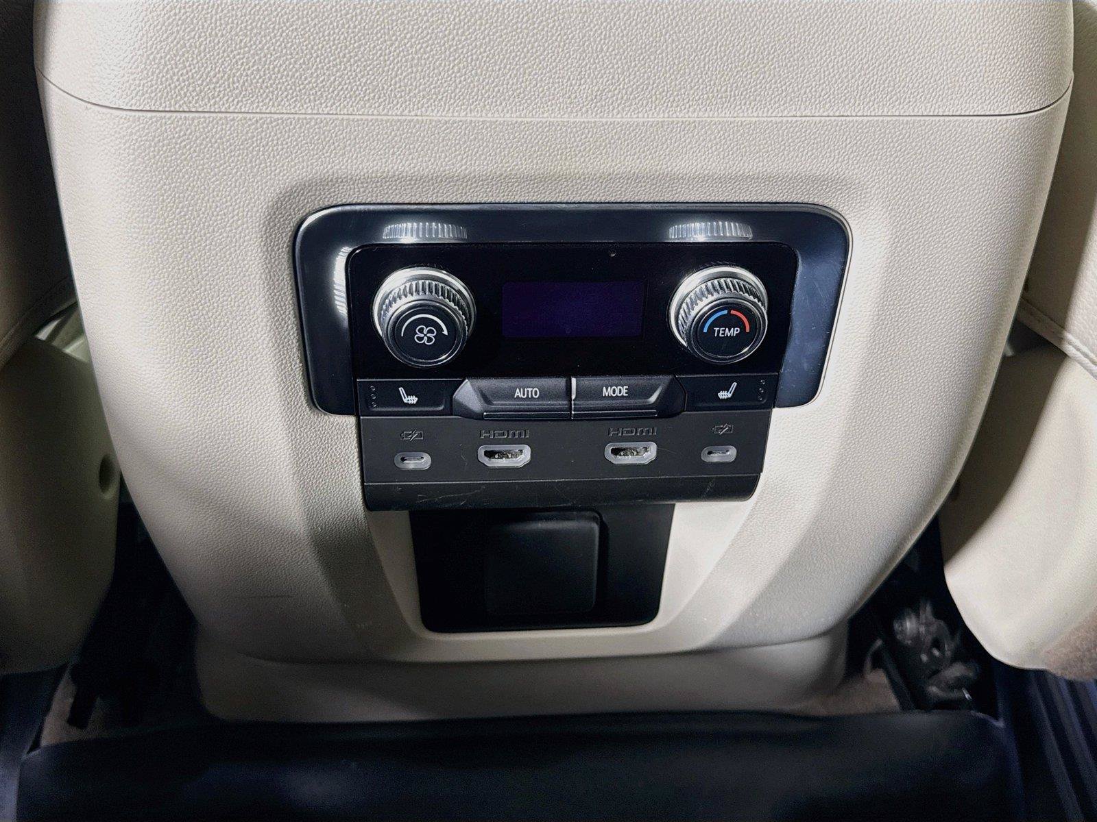 Used 2022 GMC Yukon XL Denali w/ Denali Ultimate Package AWD/4WD image 30