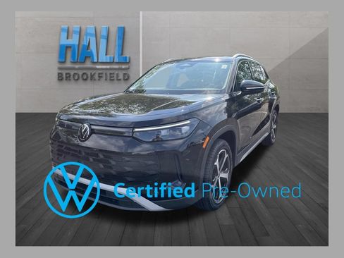Certified 2025 Volkswagen Tiguan SE w/ Panoramic Sunroof Package AWD/4WD image 1