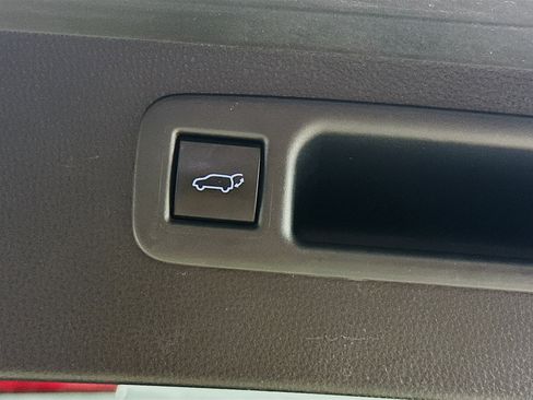 Used 2021 Toyota Highlander XLE image 31