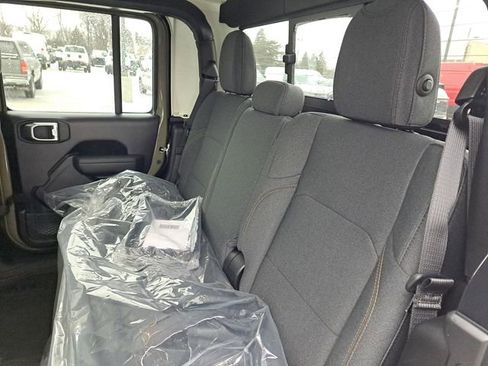 New 2026 Jeep Gladiator Sport AWD/4WD image 17