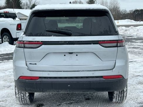 New 2026 Jeep Grand Cherokee Altitude AWD/4WD image 40