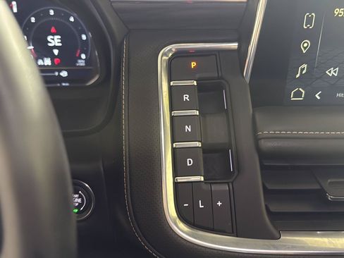 Certified 2024 GMC Yukon SLT w/ SLT Luxury Package AWD/4WD image 26