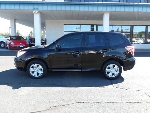 Used 2016 Subaru Forester 2.5i AWD/4WD image 2