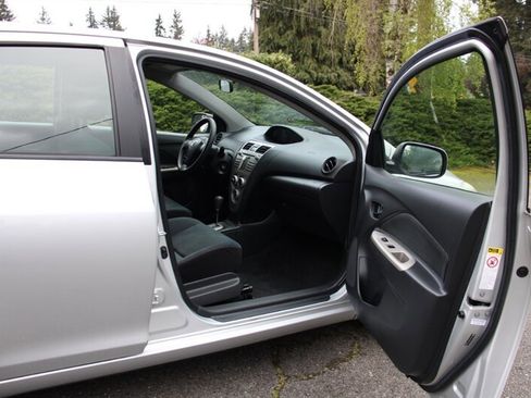 Used 2010 Toyota Yaris Sedan image 12