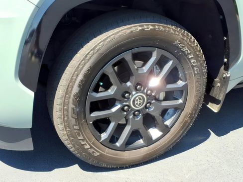 Used 2024 Toyota Sequoia Platinum AWD/4WD image 10
