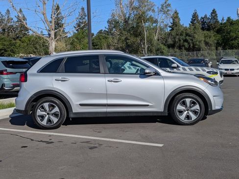 Used 2018 Kia Niro EX Premium image 4