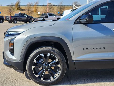 Certified 2025 Chevrolet Equinox RS w/ Safety and Technology Package image 9