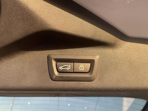 Used 2023 BMW X7 M60i image 16