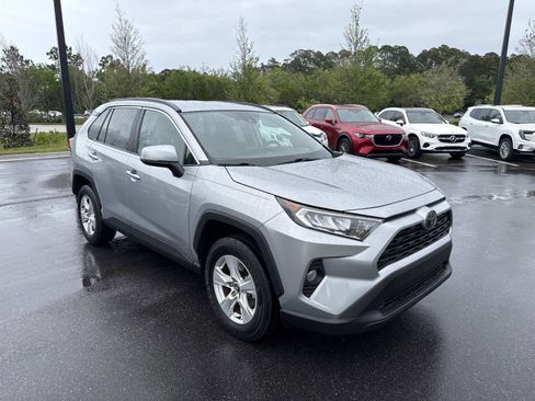 Used 2020 Toyota RAV4 XLE FWD image 1