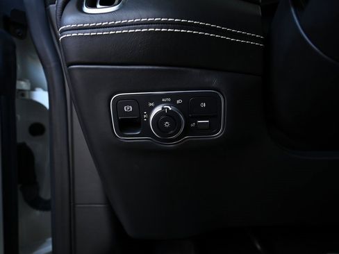 Used 2021 Aston Martin DBX image 16