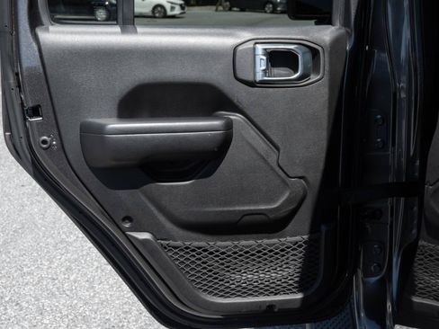 Used 2021 Jeep Gladiator Sport AWD/4WD image 18