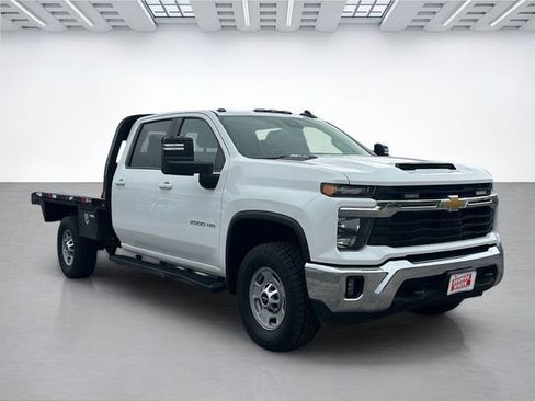 Used 2024 Chevrolet Silverado 2500 LT w/ Convenience Package AWD/4WD image 2