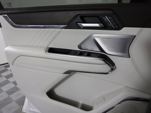 Used 2024 GMC Acadia Denali w/ Super Cruise Package image 17