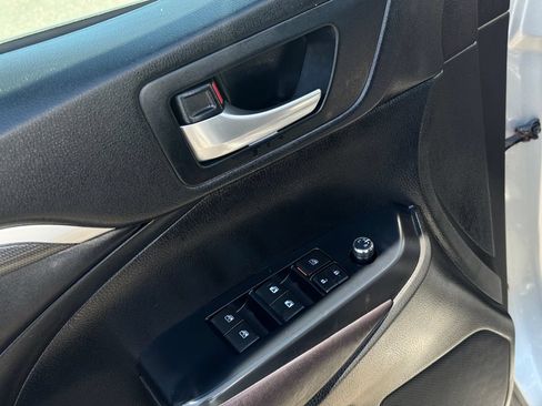 Used 2017 Toyota Highlander SE AWD/4WD image 23