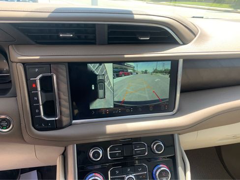 Used 2023 GMC Yukon XL Denali AWD/4WD image 18