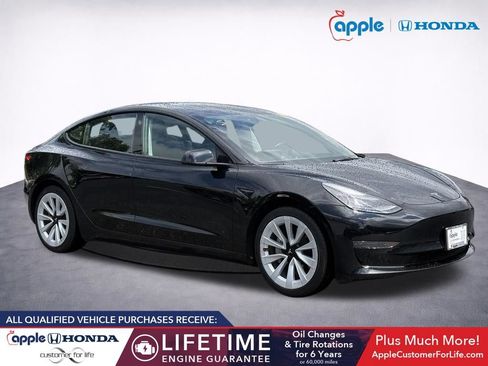 Used 2023 Tesla Model 3 Standard Range RWD image 1