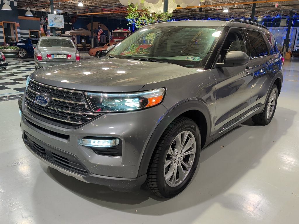 Used 2023 Ford Explorer XLT w/ Equipment Group 202A AWD/4WD image 1