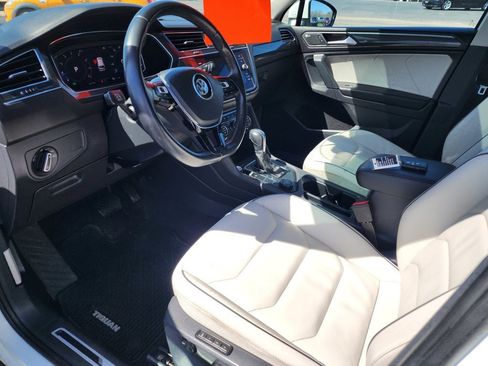 Used 2019 Volkswagen Tiguan SEL Premium image 12